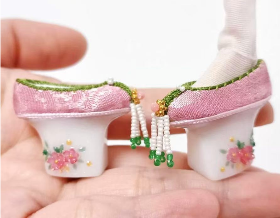 1:6 Chinese Qing Dynasty Flower Pot Shoes for 1/6 Scale Doll / Art / Decoration