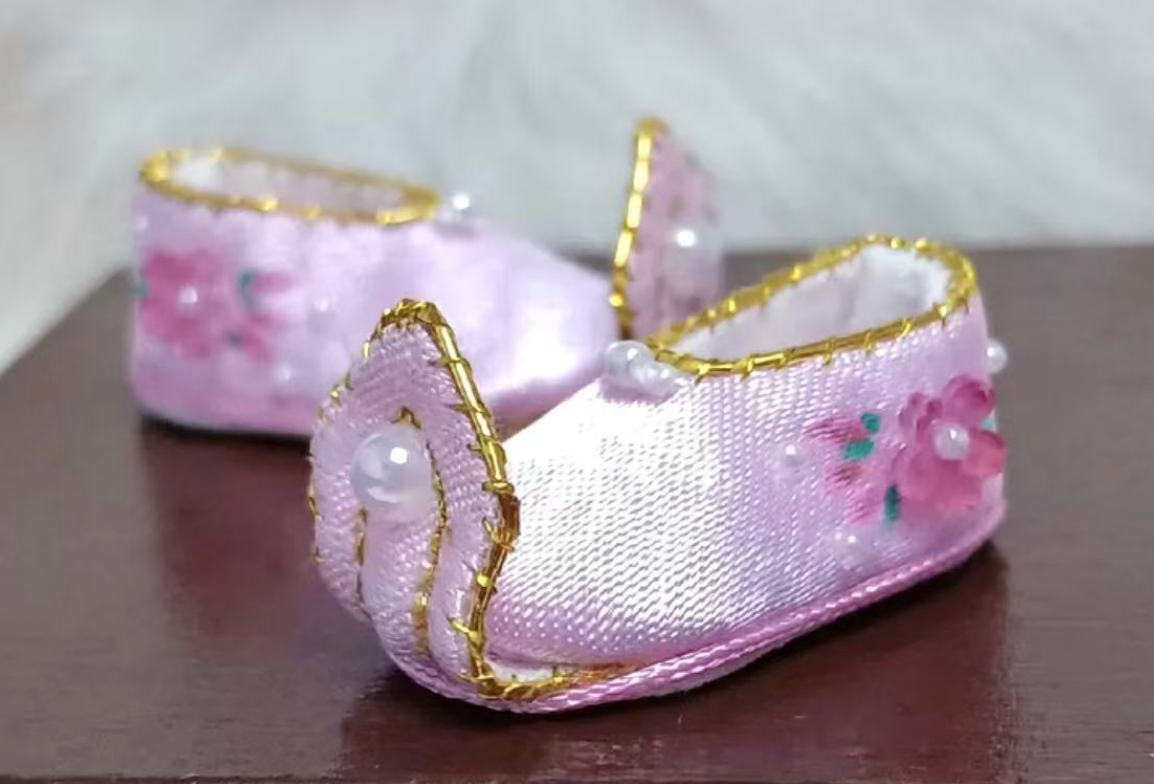 1:6 Chinese Qing Dynasty Flower Pot Shoes for 1/6 Scale Doll / Art / Decoration