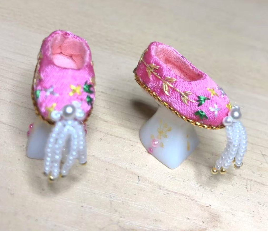 1:6 Chinese Qing Dynasty Flowerpot Shoes for 1/6 Scale Doll / Art / Decoration