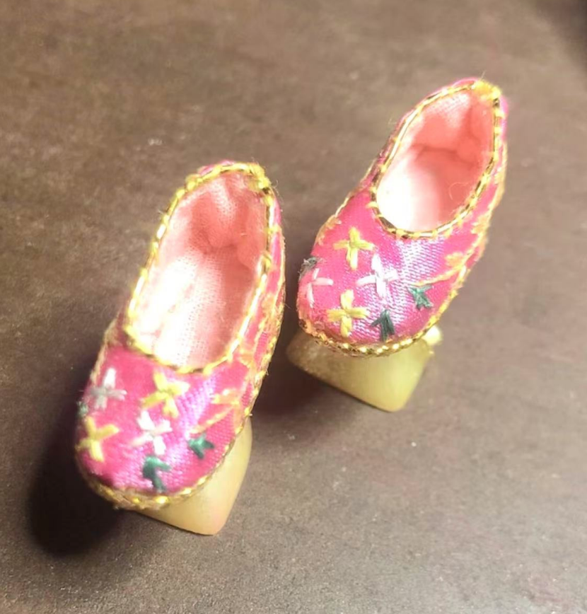 1:6 Chinese Qing Dynasty Flowerpot Shoes for 1/6 Scale Doll / Art / Decoration